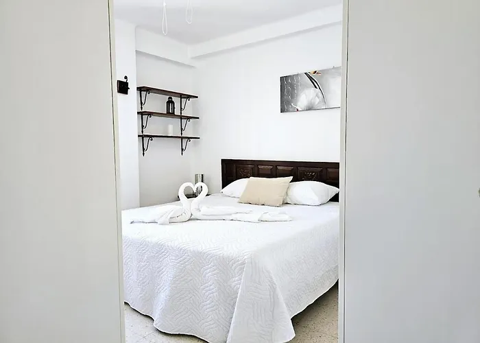 Lovely Town Centre * פואנגירולה